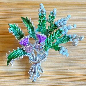 Exquisite lucky white heather and thistle bouquet brooch pin with enamel VINTAGE